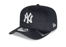 Load image into Gallery viewer, FRSH X BAD BUNNY NEW ERA 1920 Snapback Yankee hat
